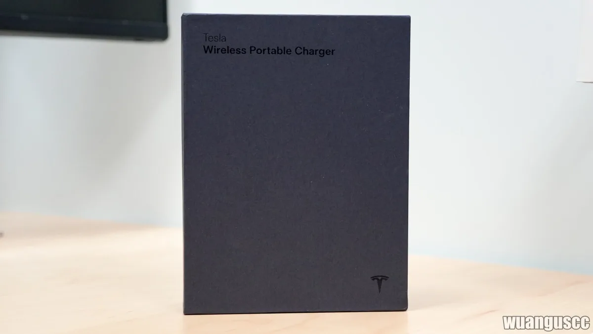 Tesla Wireless Portable Charger 外盒正面包裝