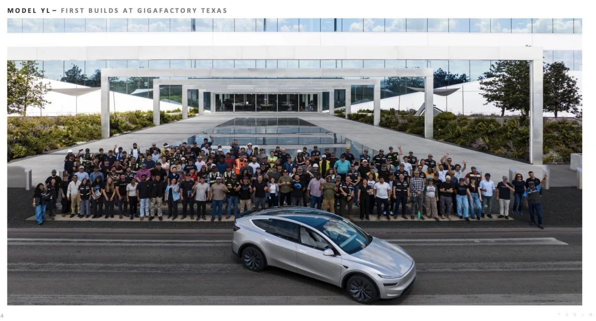 Model YL – Gigafactory Texas 首批生產，全體員工合影留念