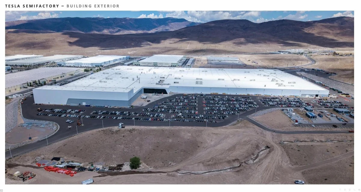 Tesla Semifactory – Building Exterior：Tesla Semi 貨車廠 Reno 廠房空拍全景