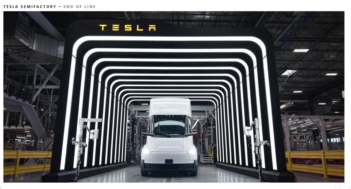 Tesla Semifactory – End of Line：Tesla Semi 完成最終組裝從生產線駛出