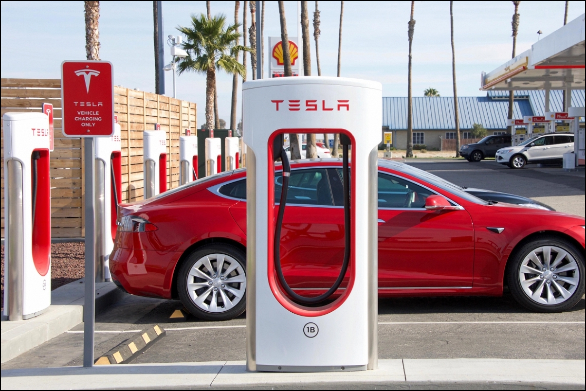 要如何懲罰佔用 Tesla 超級充電站的車主,防止只停車不充電! 1 Tesla,超級充電站