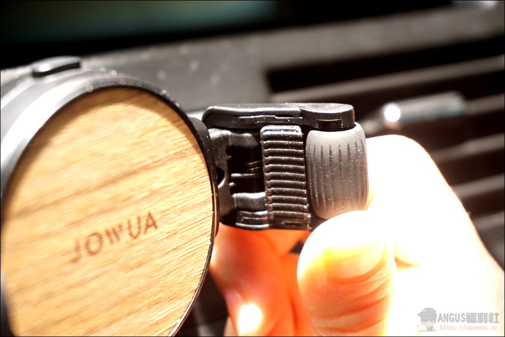 JOWUA 360度手機車架開箱,冷氣出風口專用質感、拆裝都方便! 13 JOWUA,360度 Roller Clamp,MagSafe