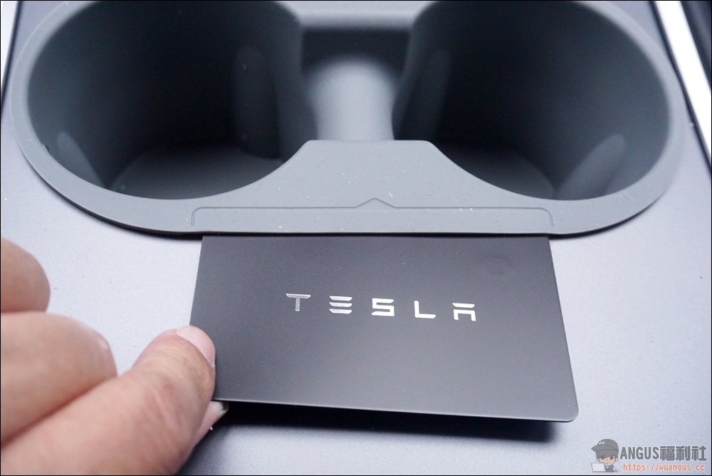 特斯拉配件 Model 3 新車主推薦高質感三件組,中控收納盒/杯架/LED Hub! 19 特斯拉配件,JOWUA,model 3