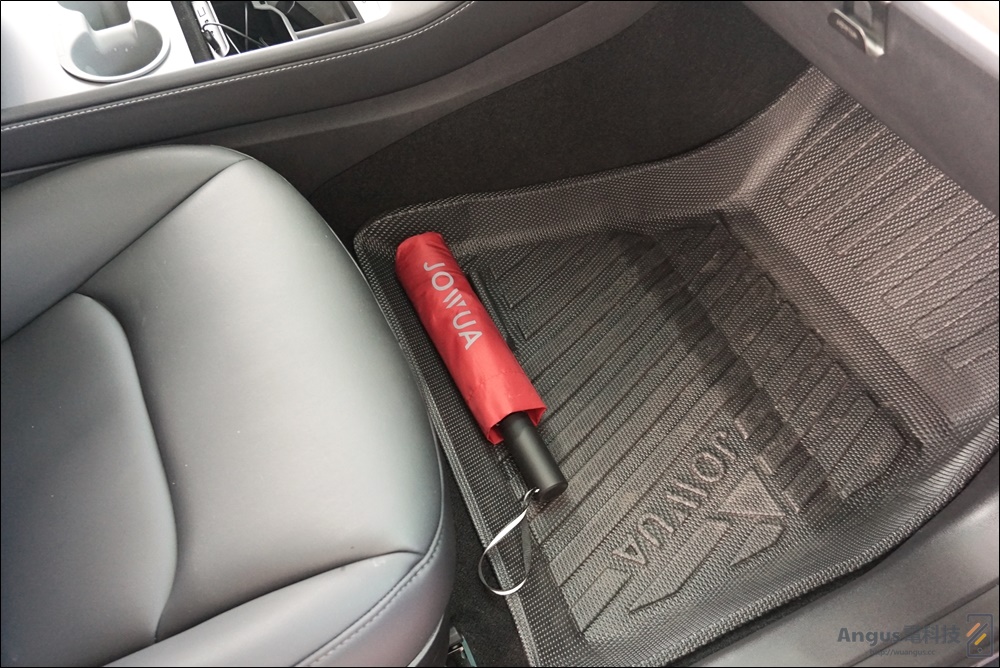 特斯拉配件 Model 3 新車主旅遊必備組合,手套箱掛鉤/補漆筆/MagSafe磁吸掛鉤/多段式反向傘! 30 特斯拉配件,JOWUA,Model 3,Model Y