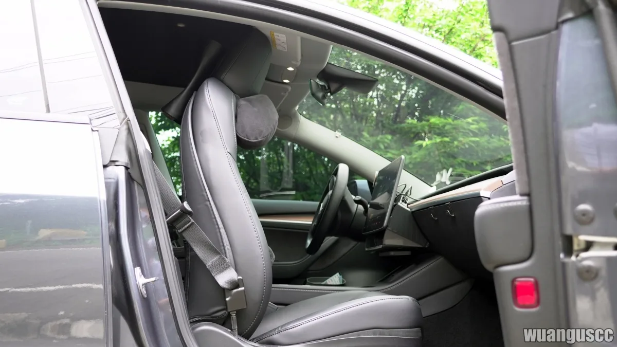 Tesla Model Y 副駕駛化妝鏡更換完成清晰鏡面